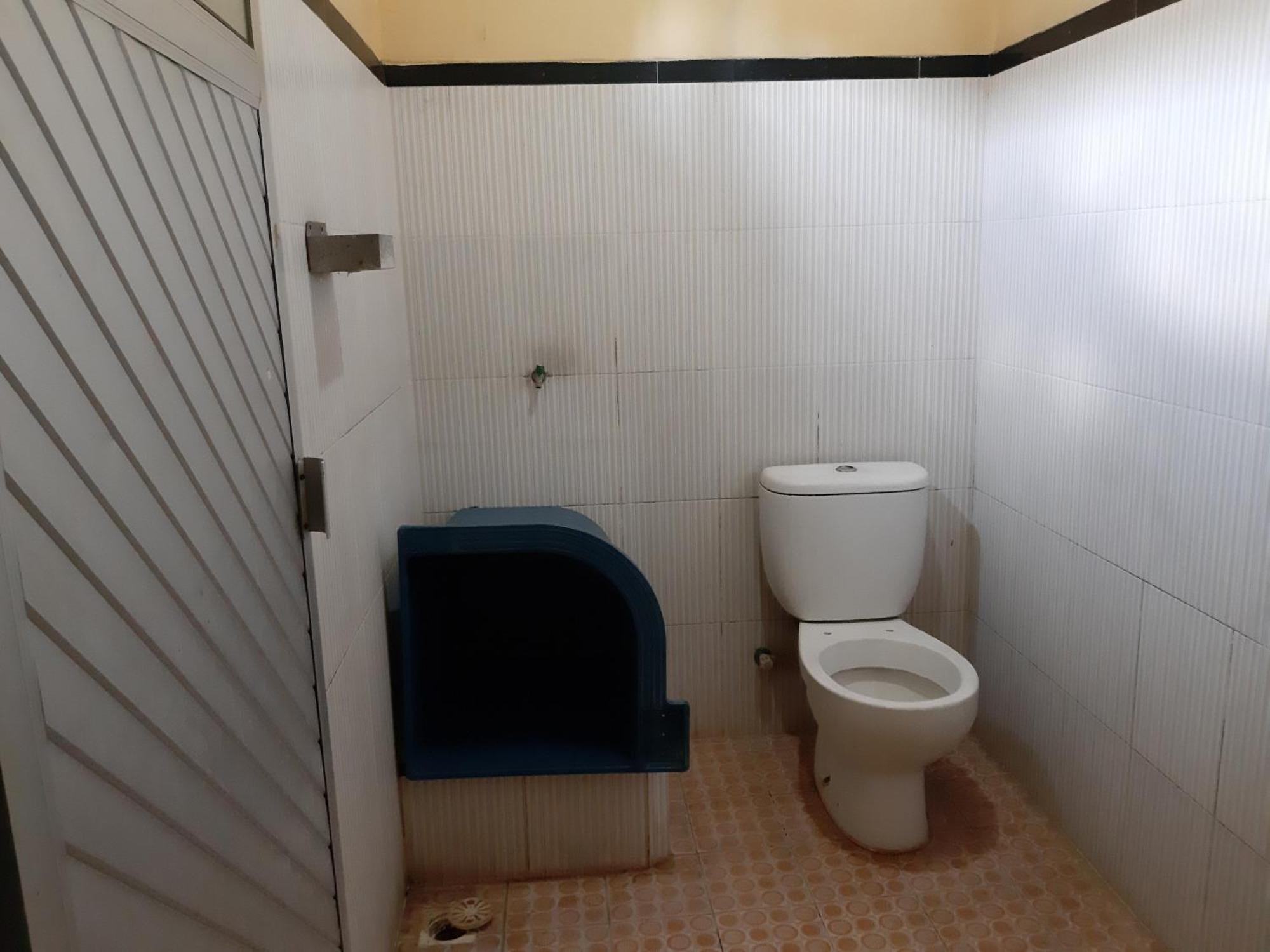 Oyo 92693 Houstel Darma Syariah Hotel Probolinggo Bagian luar foto